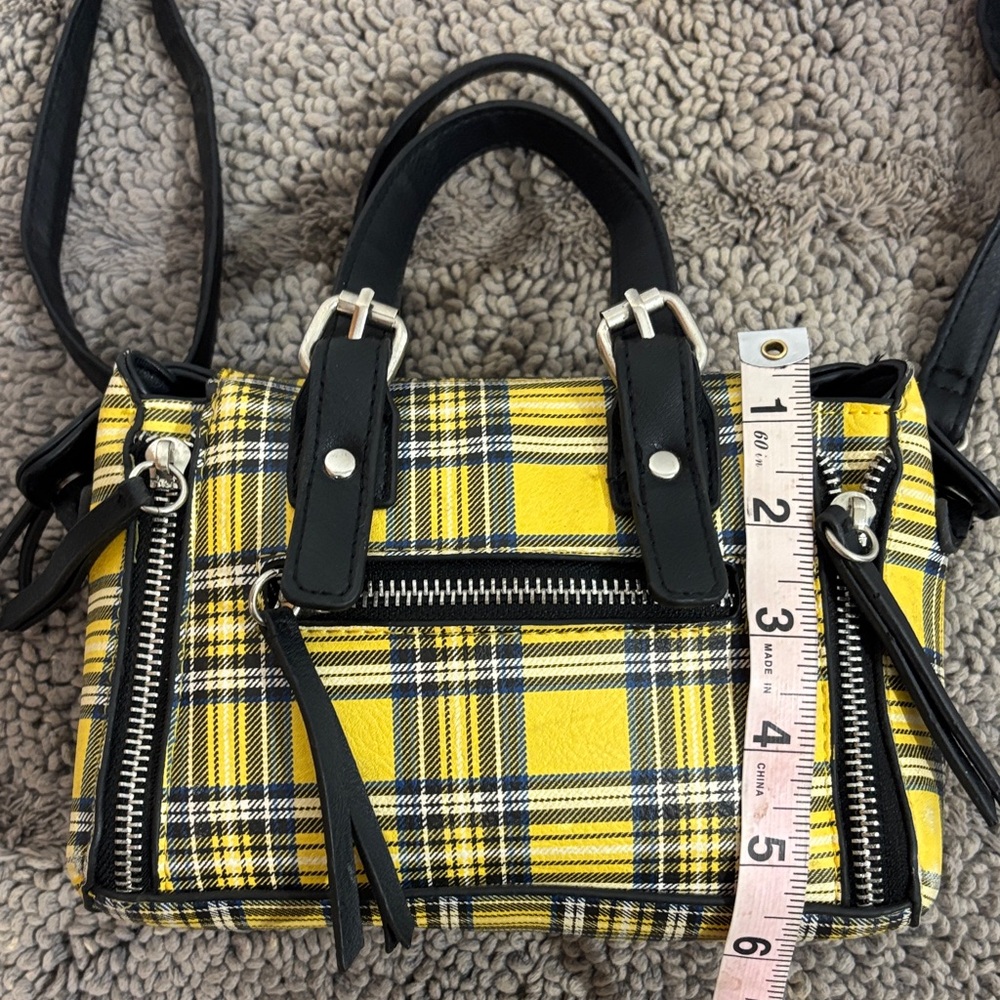 Stylish Yellow Plaid Crossbody Bag with Black Accents - Picture 4 of 10